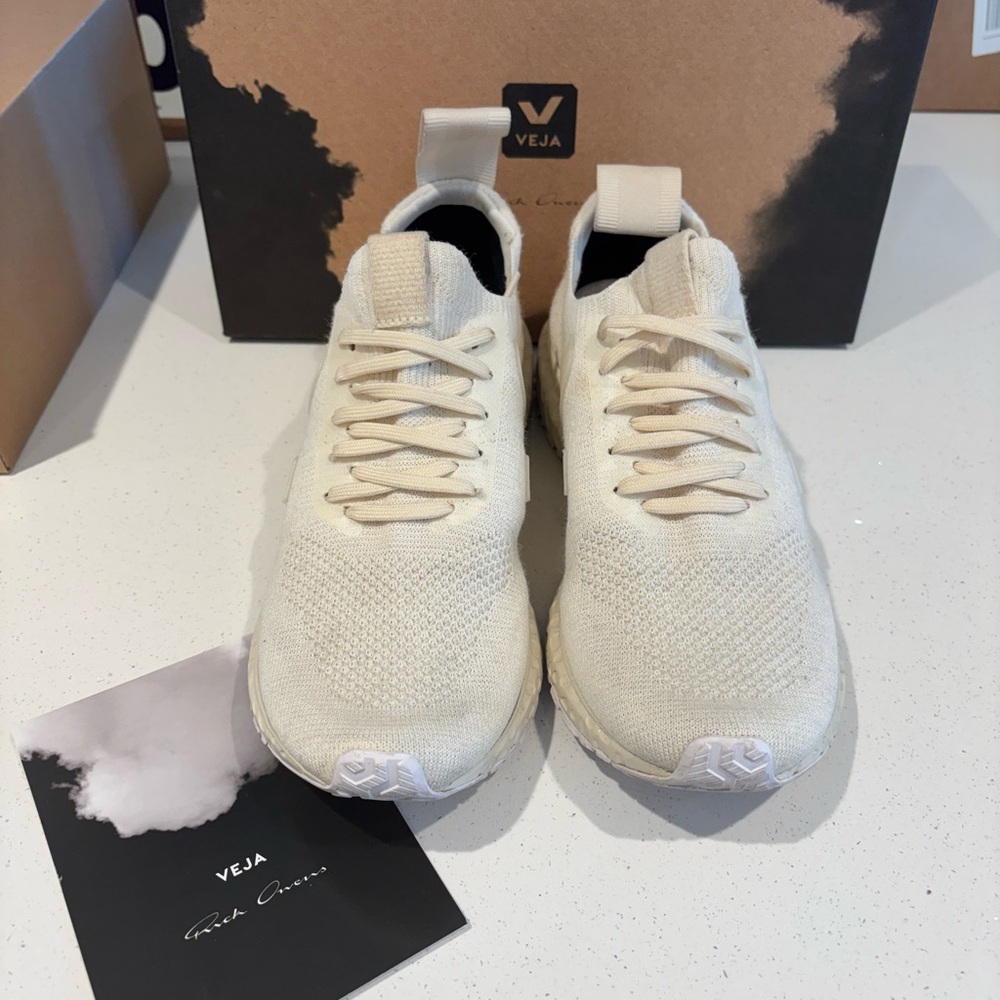 Veja x Rick OwensMen's (unisex) Off-White Knit Sneakers. 9.